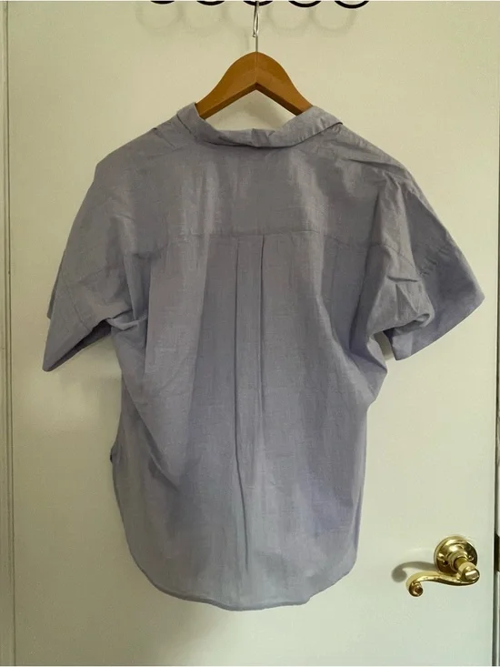 NWT Uniqlo Blue Short-Sleeve Button-Up Women’s Shirt, XS - Picture 3 of 5